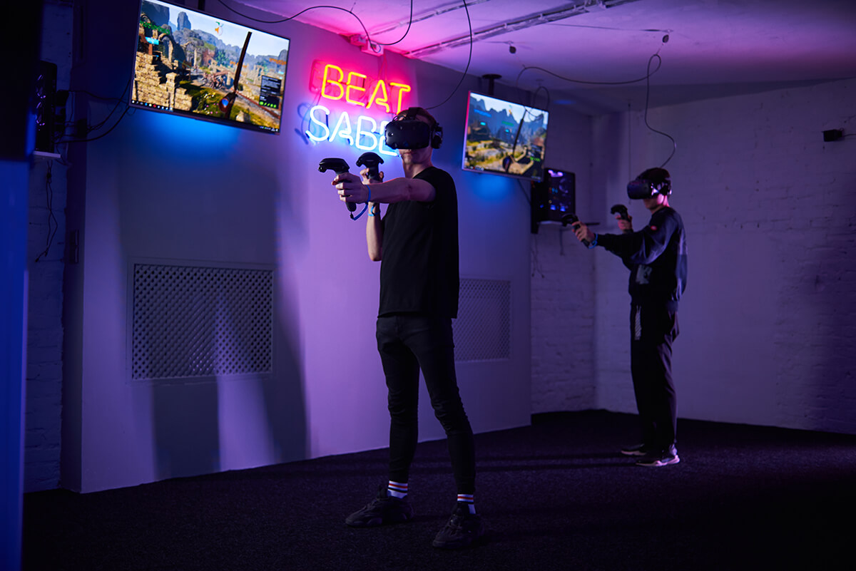 Команда NOVAVR у VR-окулярах